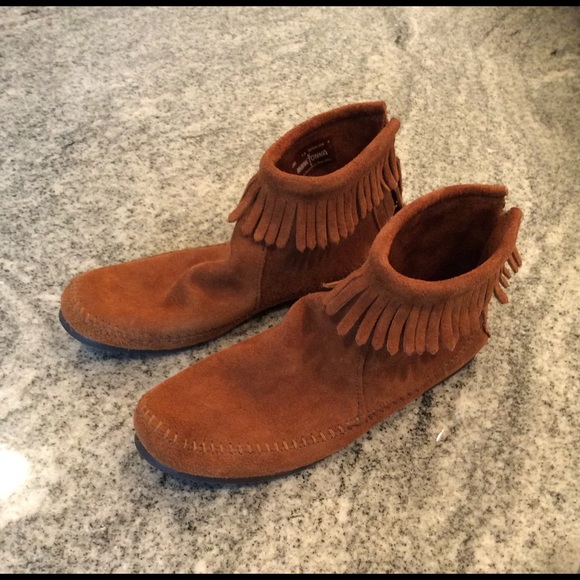 Minnetonka Shoes - Minnetonka hard bottom Suede Moccasins Size 7.5